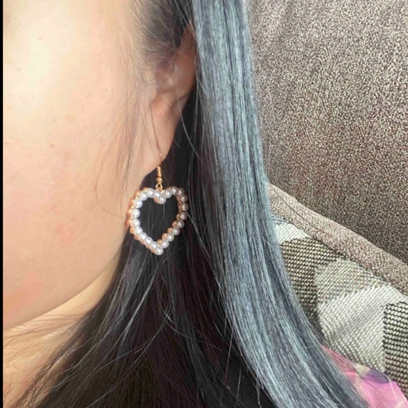 Faux Pearl Heart Dangle Earrings - Picture 7 of 8